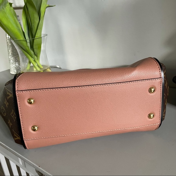 βSOLDβπLIKE NEWπ Louis Vuitton Kimono MM Monogram V Tote Bag - Picture 3 of 16